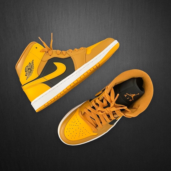 ✔️EUC✔️ NIKE Air Jordan 1 Mid Chutney Taxi - Picture 2 of 11